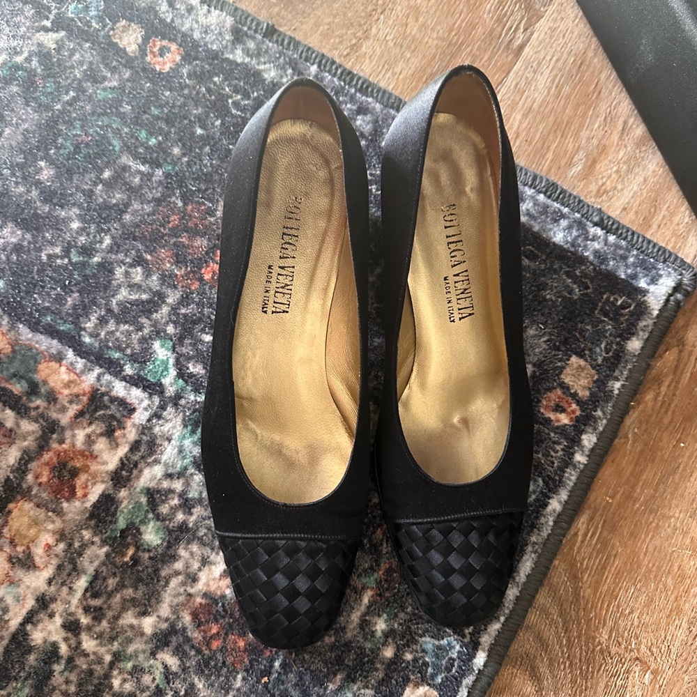 Bottega Veneta Black Heeled Shoes with Woven Texture